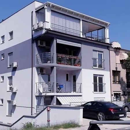 Franko - Uz Parking Appartement *