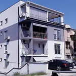 Franko - Uz Parking Apartman *